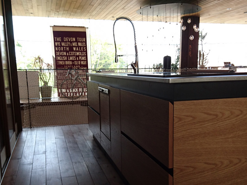 ステンレス天板&オークキャビネット