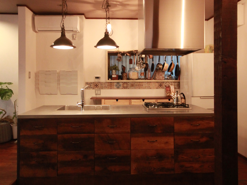 ステンレス＆古材キッチン